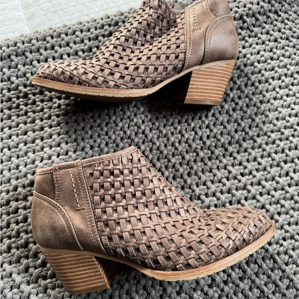 Sonoma Brown Textured Slip-On Footwear